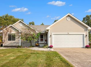 6041 Tree Line Dr, Grand Blanc, MI 48439