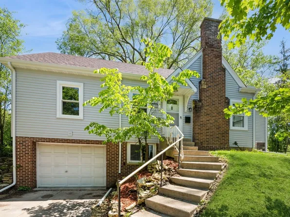 1296 Hazelwood St, Saint Paul, MN 55106
