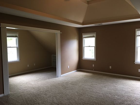 Large Master w/sitting area