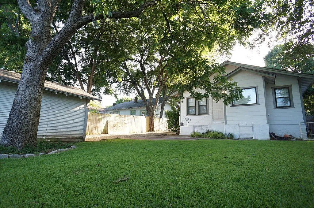 2 bed, 1374 sqft, $2,175 — Photo 2