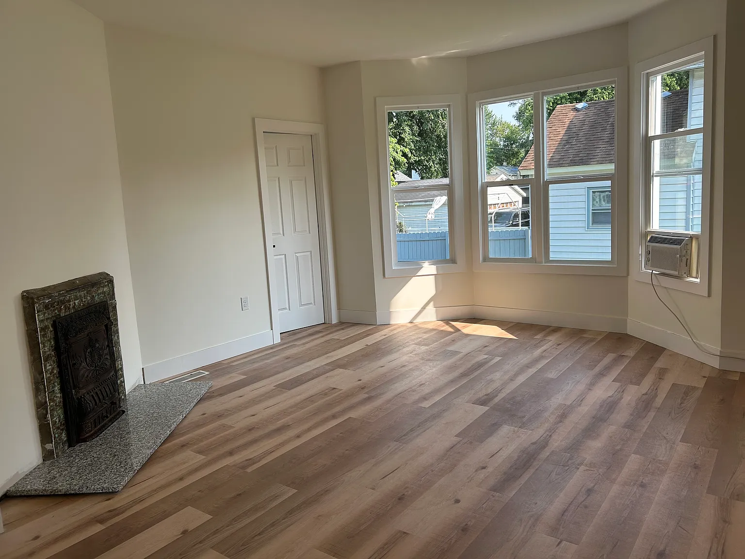 2 bed, 1400 sqft, $1,980 — Photo 2