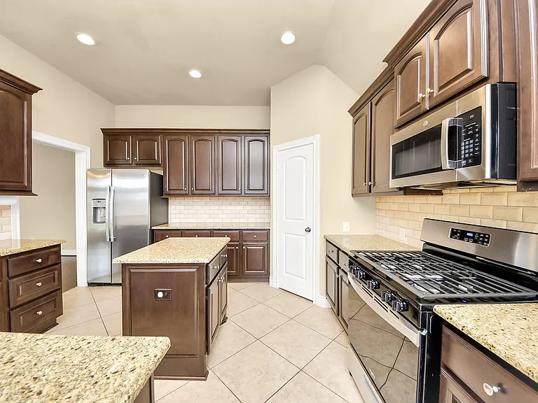 5315 Troutline Ln — Photo 8