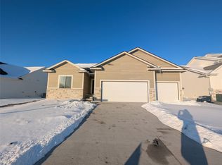 14817 N Valley Dr, Urbandale, IA 50323