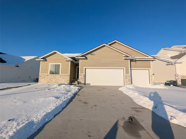 14817 N Valley Dr, Urbandale, IA 50323