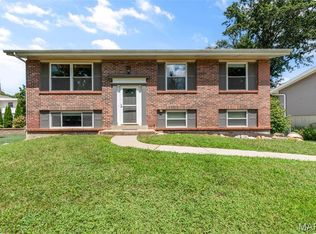 1027 Villaview Dr, Ballwin, MO 63021