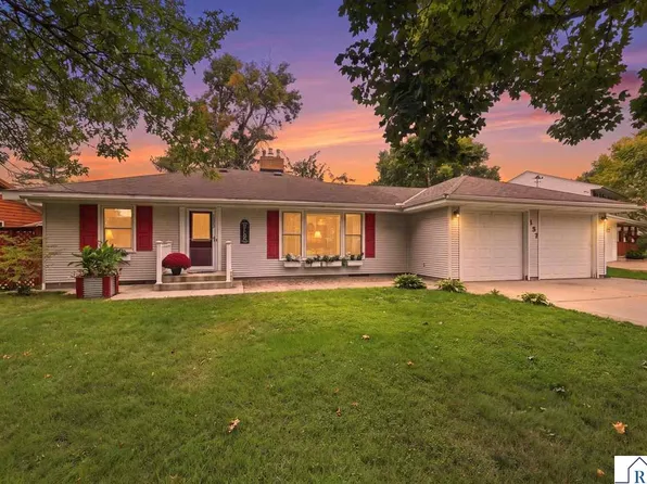 137 N Morningside Dr, Le Sueur, MN 56058