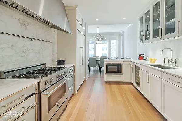 Sold by Sotheby's International Realty | media 17