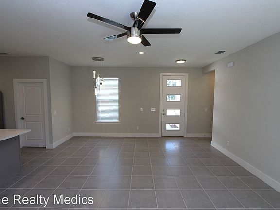 5th image of 239 Elm Ct