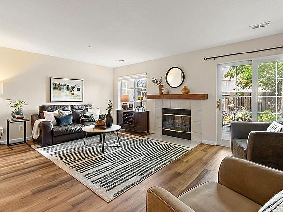 3rd image of 304 Columbia Cir