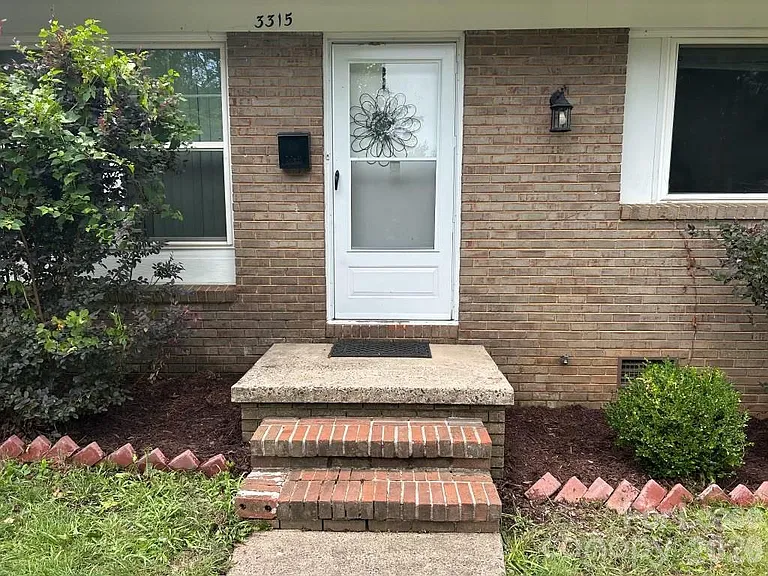 3315 Erskine Dr — Photo 2