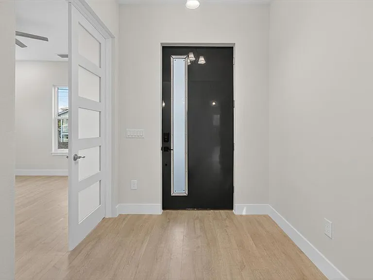 207 Athens St — Photo 12