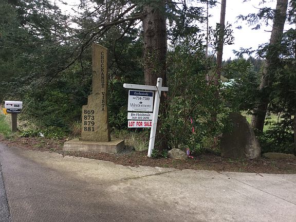 3rd image of 869 Chuckanut Dr
