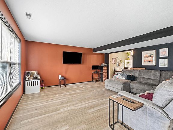 4th image of 609 Briarfield Dr