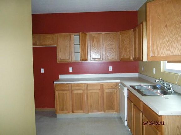 5th image of 879 Summerville Dr