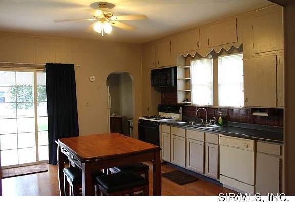 5th image of 404 E Penning Ave