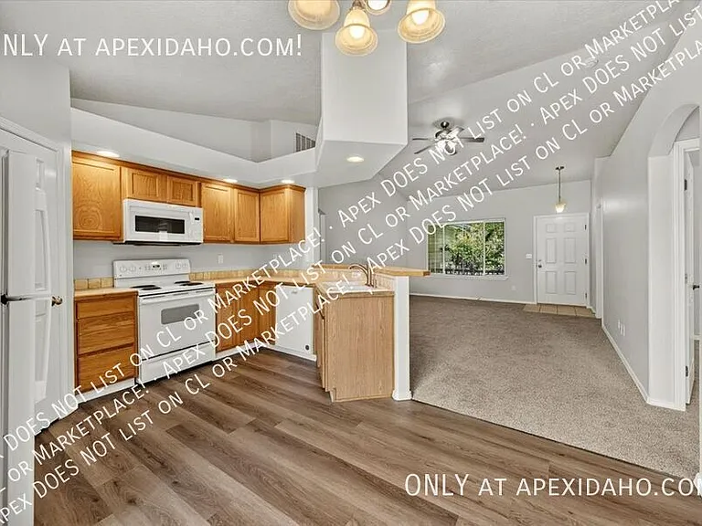 3851 N Lezana Ave — Photo 13