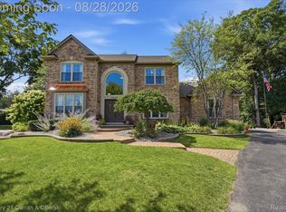 39790 Foxway Ct, Northville, MI 48167