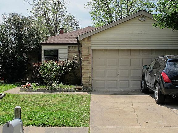 3rd image of 13219 Pebblewalk Cir N