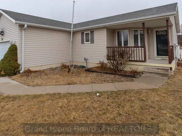 1119 Pleasant View Dr, Grand Island, NE 68801