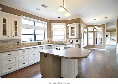 4th image of 4807 Spearman Dr