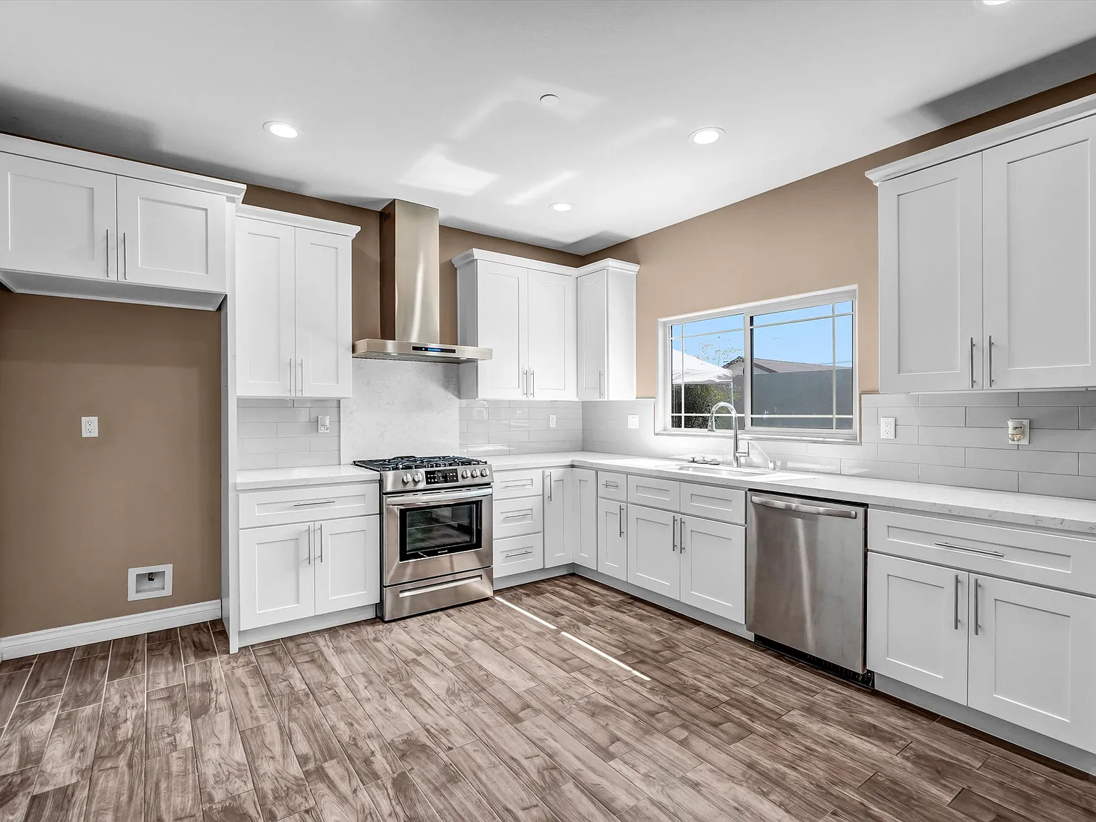 14095 Edwards St — Photo 3
