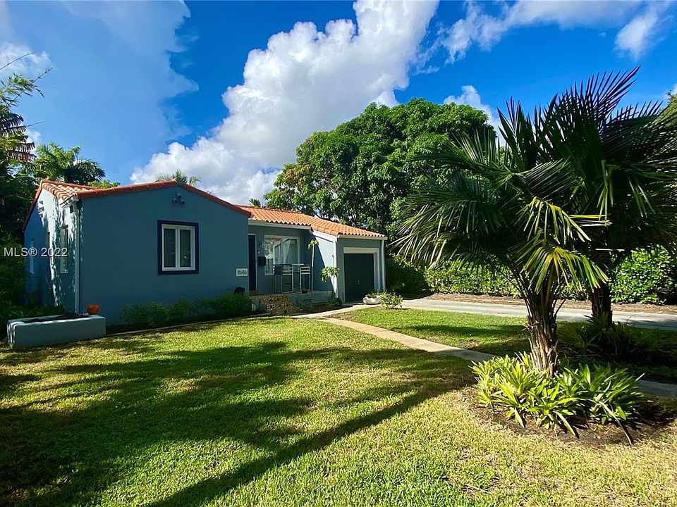 1-car garage with driveway