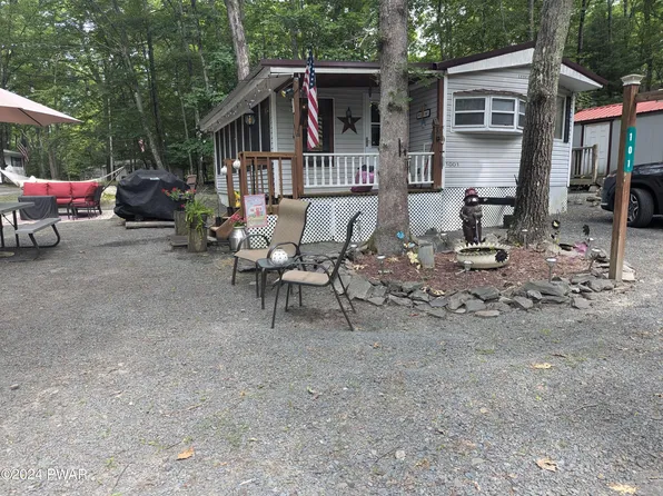101 Blue Spruce Ln, Shohola, PA 18458
