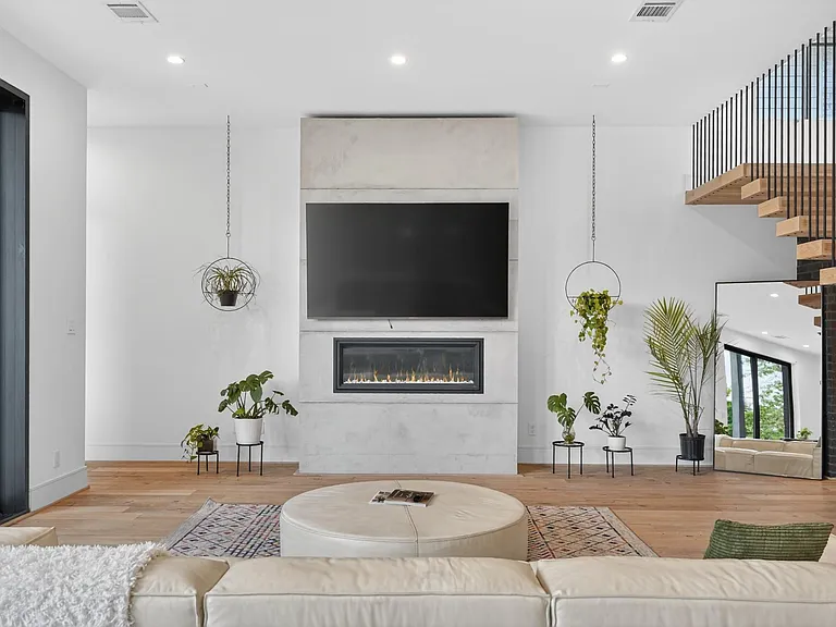 6143 Hurst St — Photo 24