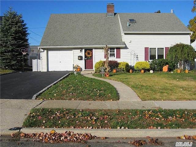 1st image of 27 Wagon Ln