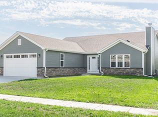 212 Saint Andrews Dr, Dekalb, IL 60115