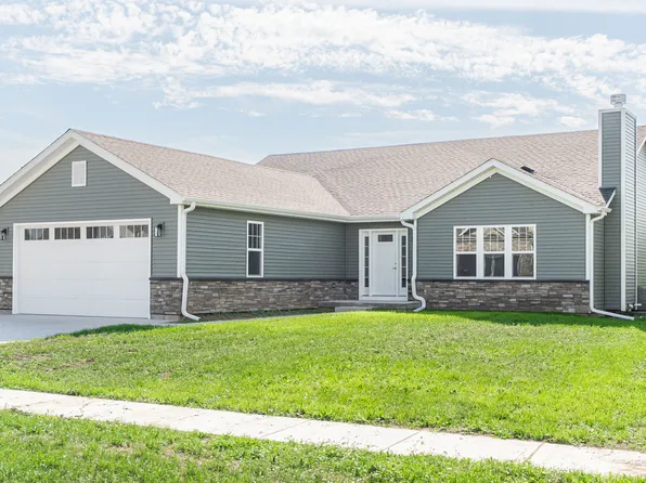 212 Saint Andrews Dr, Dekalb, IL 60115