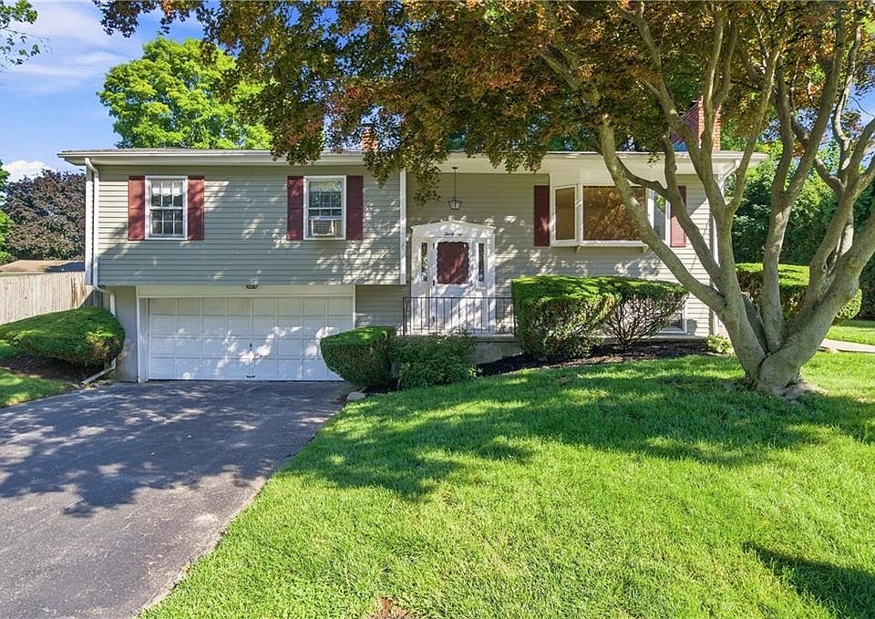 1st image of 31 Monica Dr