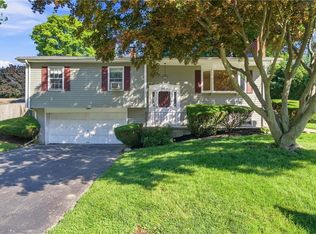 31 Monica Dr, Cumberland, RI 02864