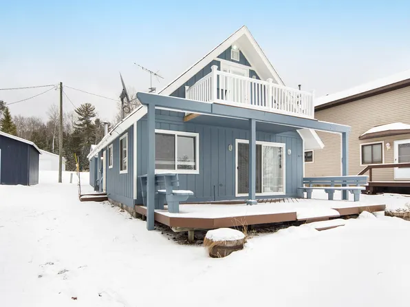 939 Stratford Ln, Indian River, MI 49749