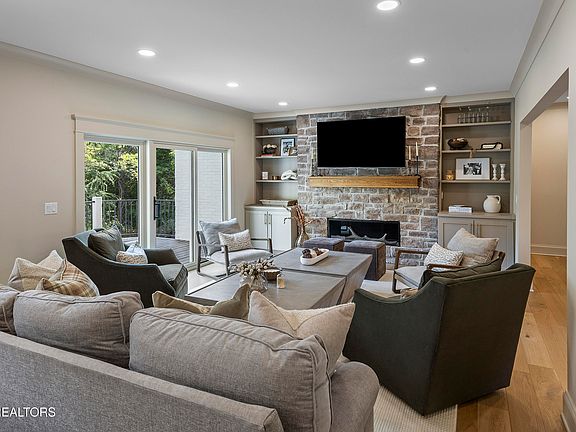 5th image of 1906 Heron Cove Dr