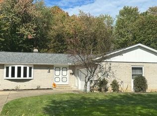 28018 Andorra Dr, North Olmsted, OH 44070