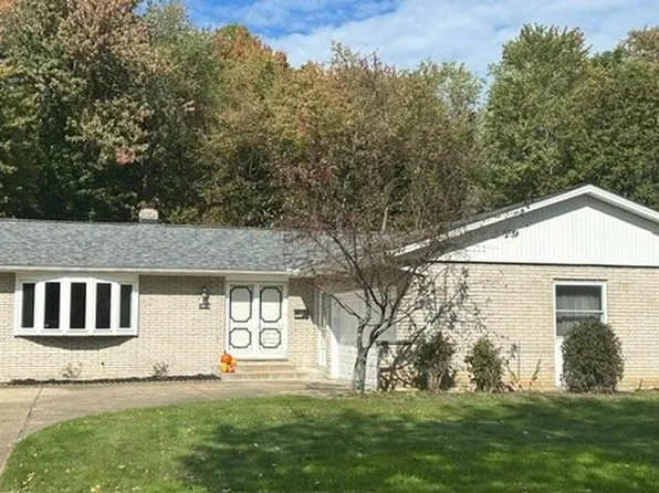 28018 Andorra Dr, North Olmsted, OH 44070
