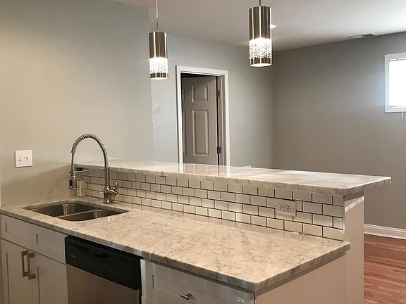 3rd image of 3627 W Oakdale Ave APT 1R