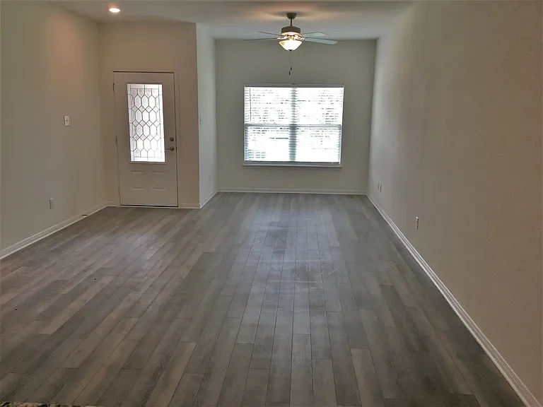 1330 Treeta Trl — Photo 5