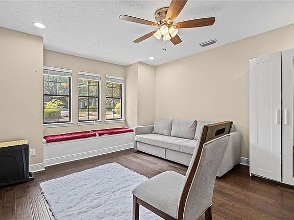4th image of 1361 Dellwyn Ct