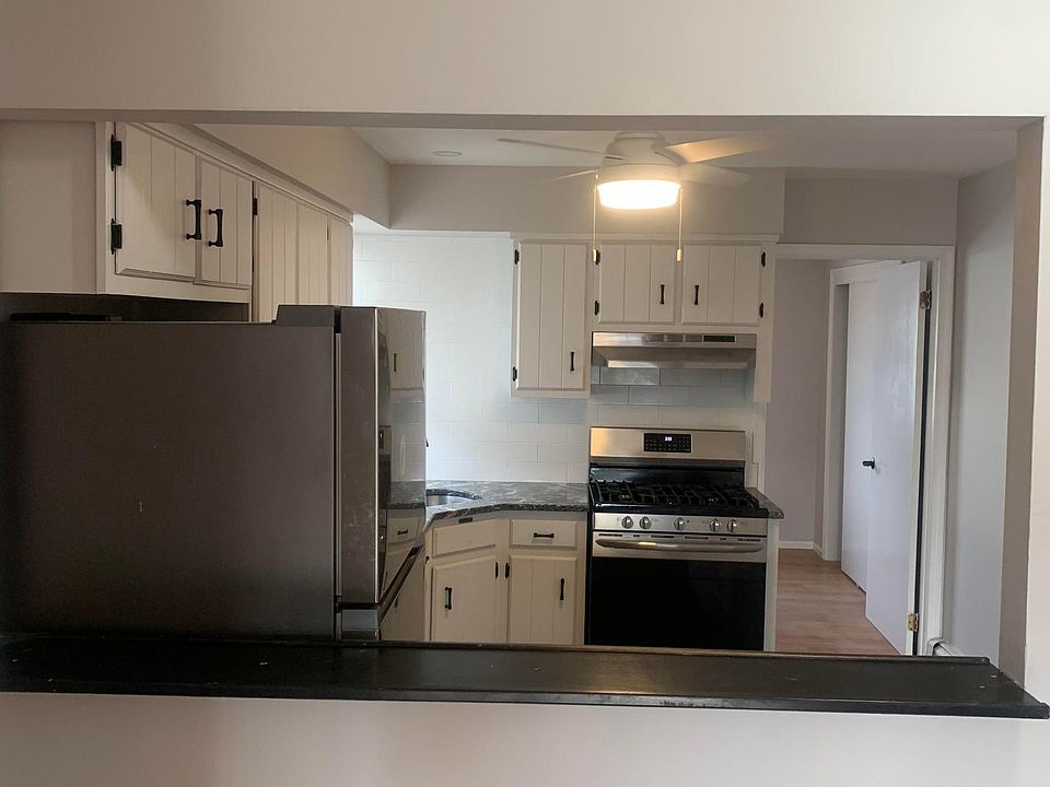 1st image of 615 Main St #2