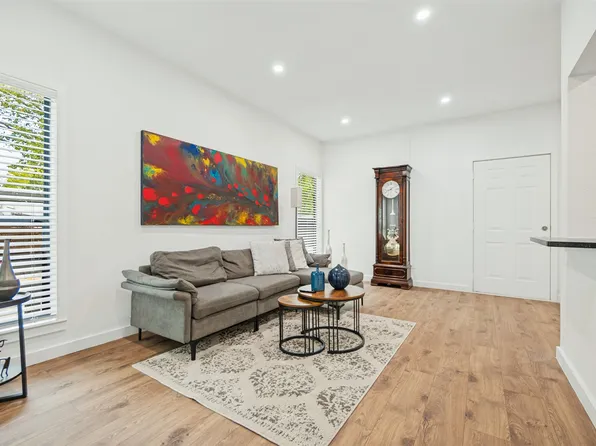 5620 Live Oak St #106, Dallas, TX 75206