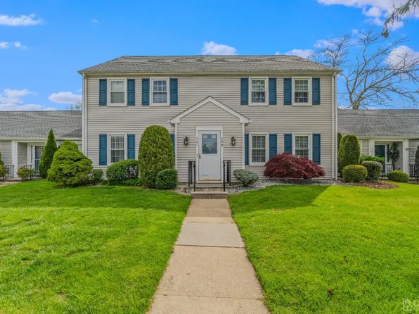 50 Emerson Ln #D, Monroe Township, NJ 08831