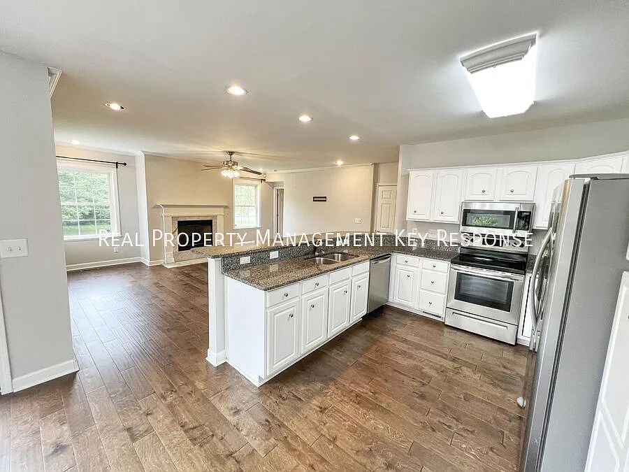 Building Photo - 124 Summerlin Dr
