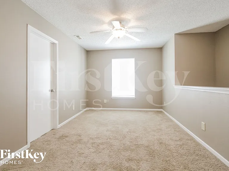 7912 Puckett Ln — Photo 6