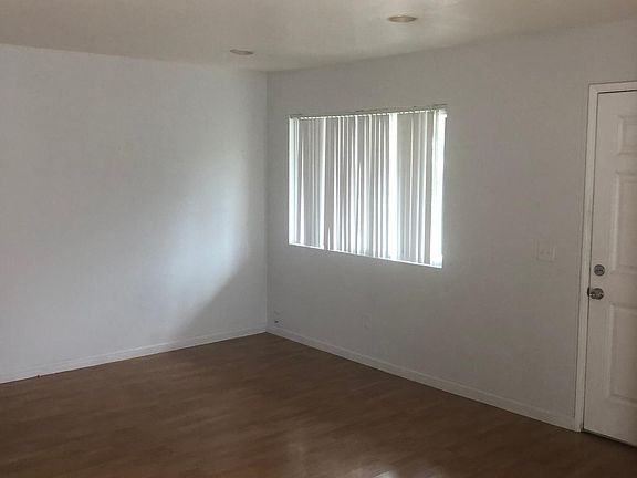 4th image of 1301 N Elderberry Ave