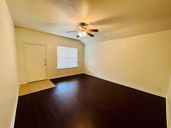 2nd image of 1406 Cinch Dr APT A