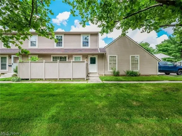 20468 Williamsburg Ct #208C, Middleburg Heights, OH 44130