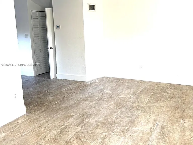 1416 SW 33rd Ct — Photo 8