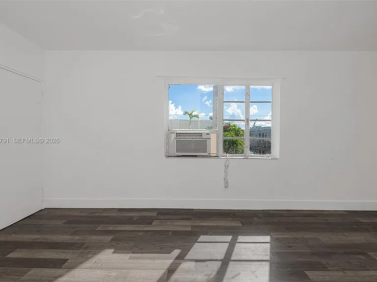 8340 Crespi Blvd #20 — Photo 17